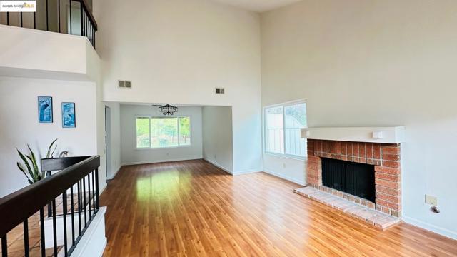 3593 Morningside Dr, Richmond CA: https://media.crmls.org/mediaz/64437d16-799e-4879-a7ef-650f11466b1a.jpg