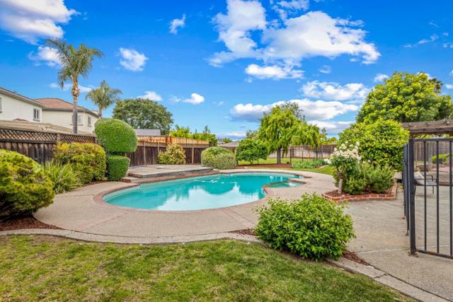 464 Edelweiss Drive, San Jose CA: https://media.crmls.org/mediaz/6443c75f-b84f-4e88-9720-e5142aa4a4b6.jpg