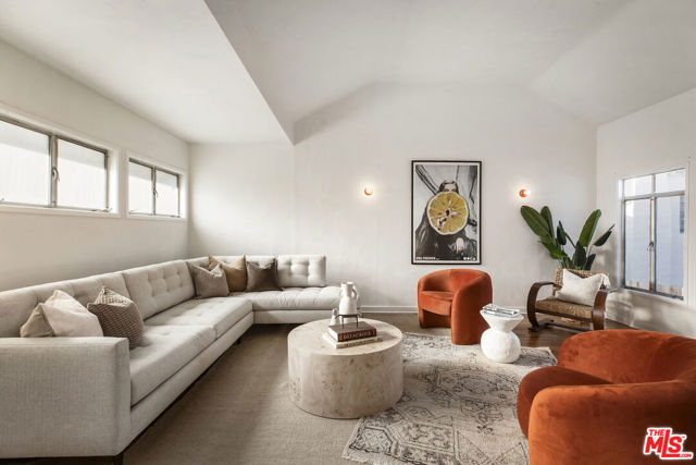 2316 Kenilworth Avenue, Los Angeles CA: https://media.crmls.org/mediaz/6443de25-6b36-4cc8-ab1e-5b52eb695127.jpg