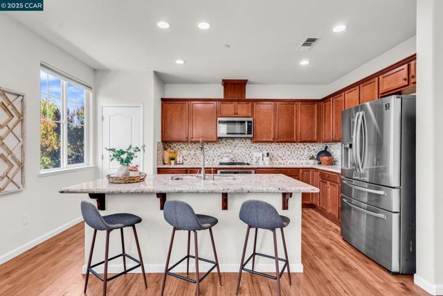6983 Alamo Creek Trl, Dublin CA: https://media.crmls.org/mediaz/64440fe9-bc37-4c51-951f-967fda93922b.jpg