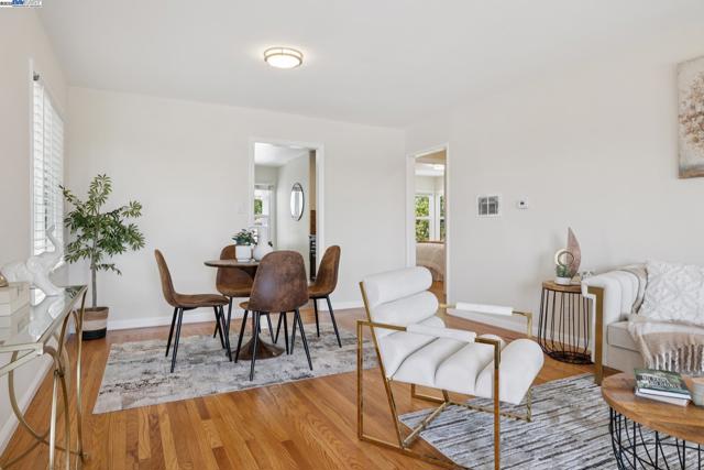 2643 99Th Ave, Oakland CA: https://media.crmls.org/mediaz/64443521-a7bc-4d44-a75e-671d3c7a1233.jpg