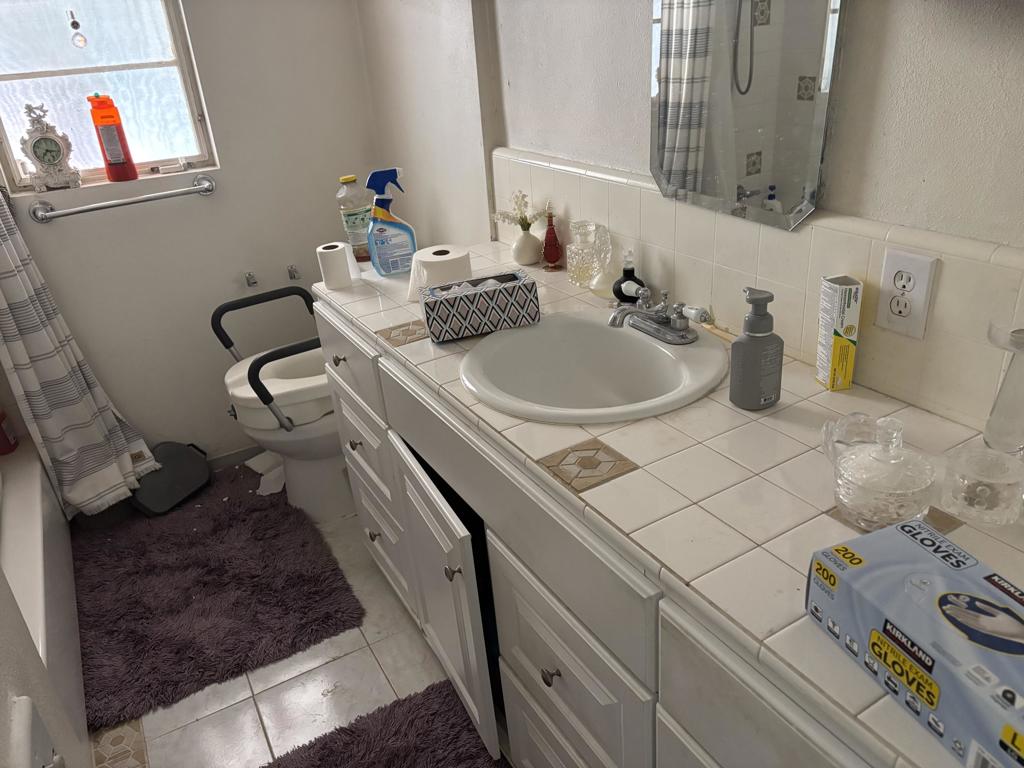 https://media.crmls.org/mediaz/64444403-e0d7-4a8b-93a4-80d5f48aba31.jpg?preset=X-Large