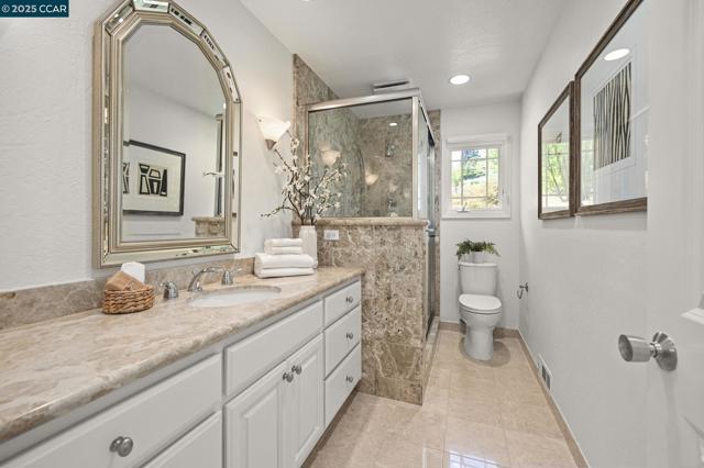 1023 White Gate Rd, Alamo CA: https://media.crmls.org/mediaz/644571b1-4302-4eae-8d98-27414c7fb643.jpg