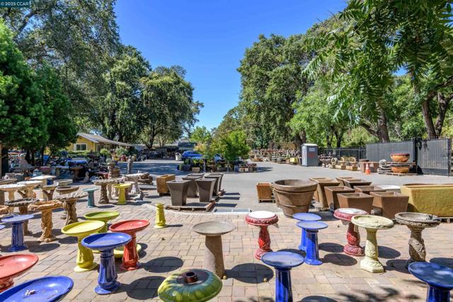 5930 Cherry Glen Rd, Vacaville CA: https://media.crmls.org/mediaz/6445b43f-4335-4c4e-921b-25795b60fb3b.jpg