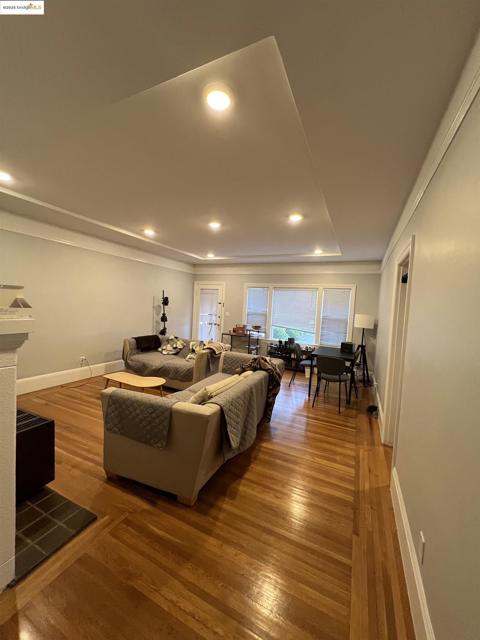 1534 MILVIA ST, Berkeley CA: https://media.crmls.org/mediaz/6445fe05-48e8-4c58-8663-59277456919a.jpg