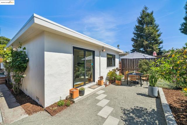 6212 Bernhard, Richmond CA: https://media.crmls.org/mediaz/64463003-744f-4662-8ff2-ce4cb7d73022.jpg