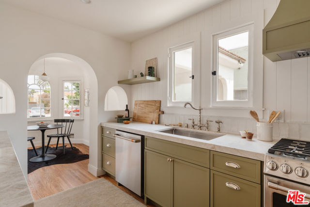 3029 S Norton Avenue, Los Angeles CA: https://media.crmls.org/mediaz/6446867e-a395-4c87-b4b5-346e88625e68.jpg