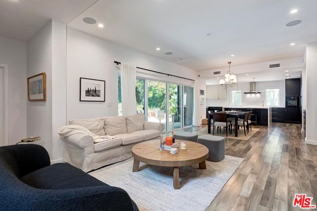 2663 Anchor Avenue, Los Angeles CA: https://media.crmls.org/mediaz/64468776-caea-4819-b548-2c4476e943dc.jpg