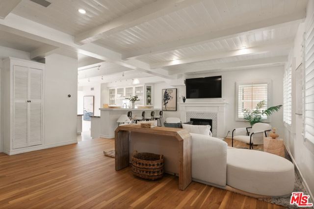 3011 Clune Avenue, Venice CA: https://media.crmls.org/mediaz/6446f129-a94c-4738-a422-2991ac30b42c.jpg