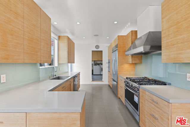 2153 Linnington Avenue, Los Angeles CA: https://media.crmls.org/mediaz/6448e23d-a053-4b0d-8d30-01ba28f81be4.jpg
