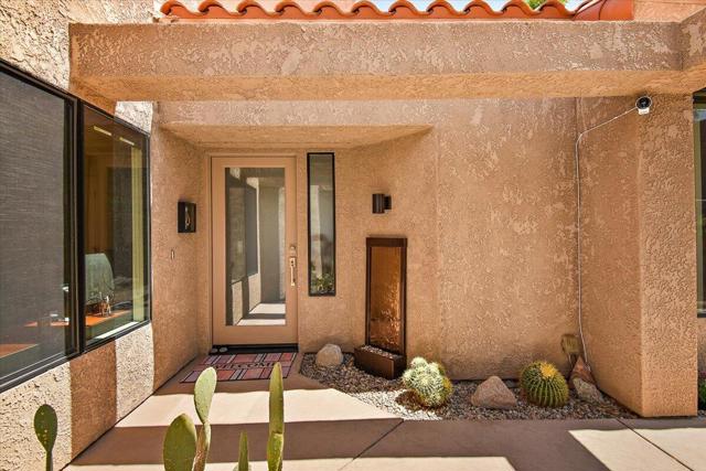 11 Vista Loma Drive, Rancho Mirage CA: https://media.crmls.org/mediaz/6448e5c6-d941-4d12-bc90-67558b4d11b4.jpg