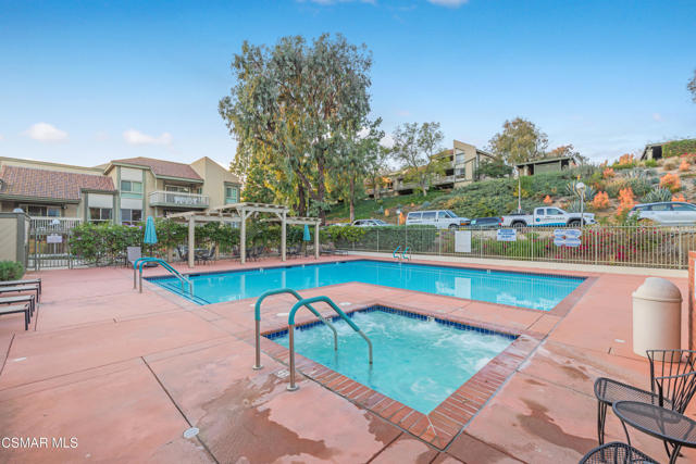 348 Chestnut Hill Court, Thousand Oaks CA: https://media.crmls.org/mediaz/644916b9-f0d0-4317-a87a-74f490e7052e.jpg
