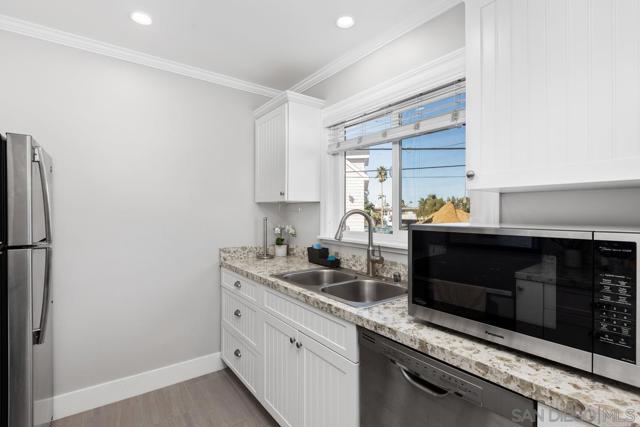 850 856 Olive Avenue, Coronado CA: https://media.crmls.org/mediaz/64495c5f-173e-42eb-8059-8280d89c2dbf.jpg