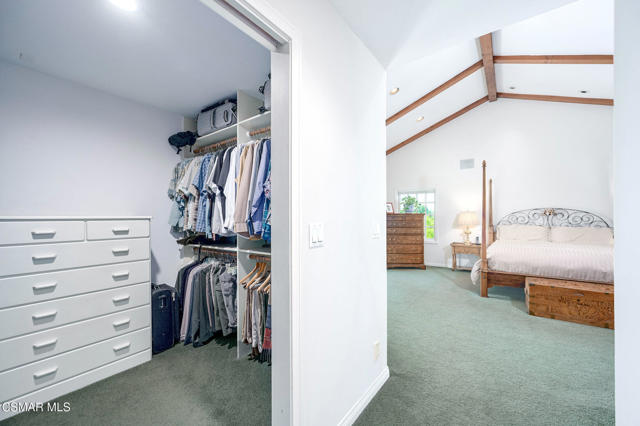 22101 Mulholland Drive, Woodland Hills CA: https://media.crmls.org/mediaz/6449a433-79d5-4f5e-9383-651a822fa139.jpg