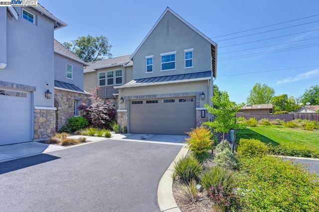 7544 Twin Bridges Ln, Citrus Heights CA: https://media.crmls.org/mediaz/644a1029-3f81-4ed6-ba2b-e9f0a3c3ee8e.jpg