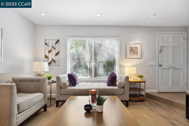 1237 Pine Creek Way, Concord CA: https://media.crmls.org/mediaz/644a2396-e748-4b1e-8aa4-306f7753c2b2.jpg