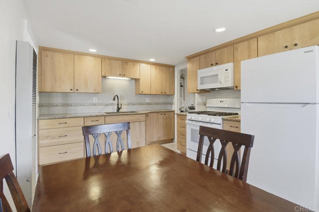 Detail Gallery Image 11 of 28 For 5566 Streamview, San Diego,  CA 92105 - 4 Beds | 1 Baths