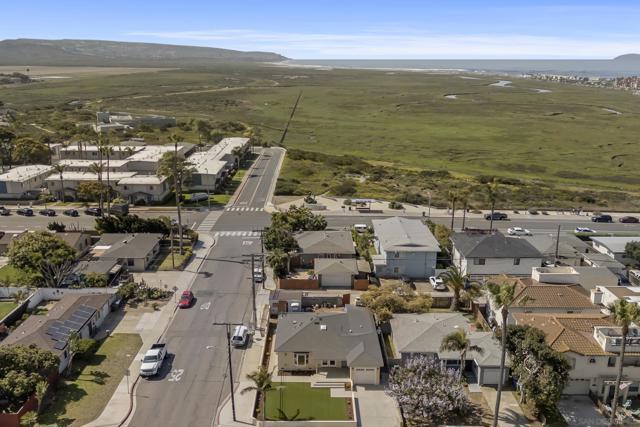 291 Ebony Avenue, Imperial Beach CA: https://media.crmls.org/mediaz/644aca09-a6a6-4a5d-a333-a40e9b121482.jpg