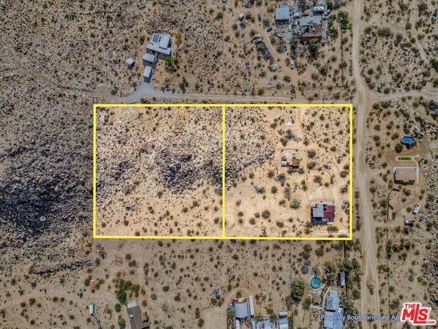 63131 Rocking Chair Road, Joshua Tree CA: https://media.crmls.org/mediaz/644b260a-ad1a-4dd8-8da4-362041ad4b84.jpg