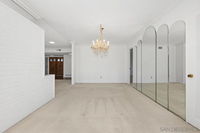 12039 Caminito Cadena, San Diego CA: https://media.crmls.org/mediaz/644b770e-b4bd-4c4f-978f-824a7d20943d.jpg