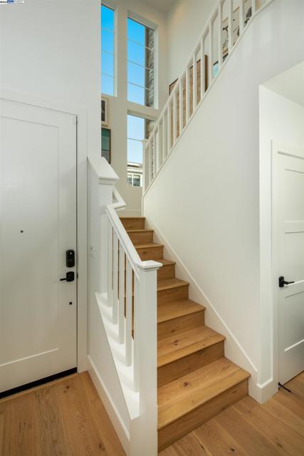 114 Compass Drive, Napa CA: https://media.crmls.org/mediaz/644b9b3d-a25f-42ed-a6c1-1f495df2bbc8.jpg
