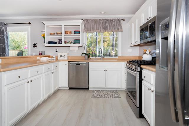 797 Trailside Place, San Marcos CA: https://media.crmls.org/mediaz/644b9df0-836c-465d-852e-1e3909f05ea4.jpg