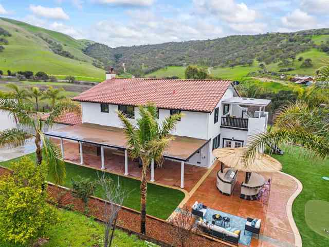 12200 Tesla Rd, Livermore CA: https://media.crmls.org/mediaz/644cadcc-19ca-4039-8cec-8c0ef6573af5.jpg