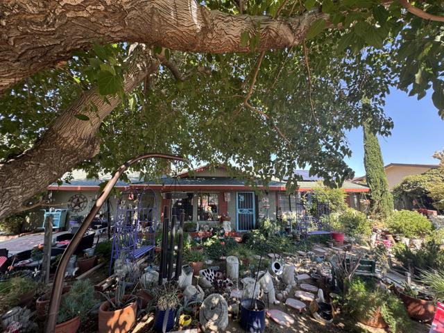 7585 Joshua Lane, Yucca Valley CA: https://media.crmls.org/mediaz/644cb2da-16a0-45d9-a025-743de6dc7446.jpg