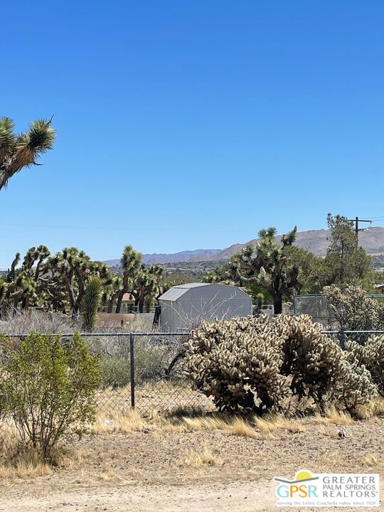 6974 Apache Trail, Yucca Valley CA: https://media.crmls.org/mediaz/644dfd0e-c0b5-4332-a742-c0bbd7e9cc55.jpg