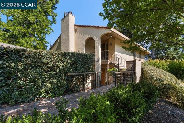1617 Ptarmigan Dr, Walnut Creek CA: https://media.crmls.org/mediaz/644e36a4-e33d-4320-a8c8-bfafd9cf4871.jpg