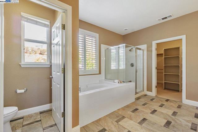 5391 Fernbank Dr, Concord CA: https://media.crmls.org/mediaz/644e7282-31fb-4f15-a568-cbff378a587e.jpg