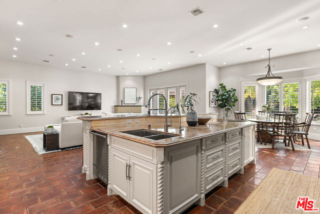13845 Magnolia Boulevard, Sherman Oaks CA: https://media.crmls.org/mediaz/644eb3ad-e692-4a1e-a6df-0bc0f69ad4f9.jpg