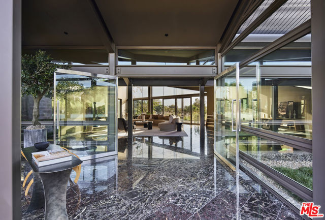 5900 Bonsall Drive, Malibu CA: https://media.crmls.org/mediaz/644ebd37-da4f-471e-b945-56b607d188db.jpg