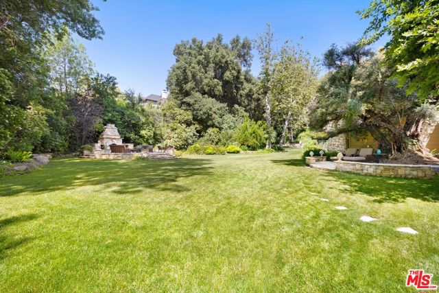 4535 Vanalden Avenue, Tarzana CA: https://media.crmls.org/mediaz/644f701d-aac7-4d67-84c2-13dc42be5b69.jpg
