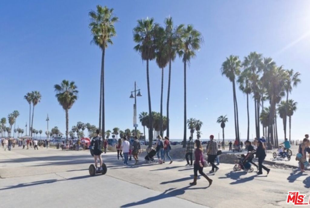 https://media.crmls.org/mediaz/6450059e-284e-4429-8b93-12a623d09f65.jpg?preset=X-Large