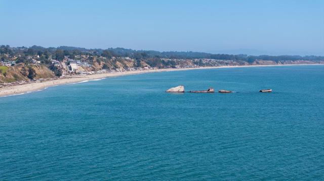 217 Augusta Lane, Aptos CA: https://media.crmls.org/mediaz/64506db5-a2c5-4726-823a-eb81e3077f5d.jpg