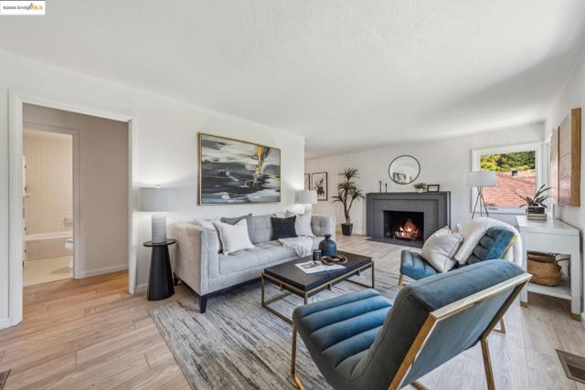 7069 Saroni Dr, Oakland CA: https://media.crmls.org/mediaz/6450a98d-a841-41f3-904d-f9691db2ff1d.jpg