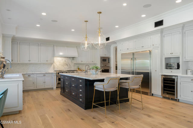 2160 Marshbrook Road, Thousand Oaks CA: https://media.crmls.org/mediaz/6450fb52-f90f-4947-9f9f-8cc515b1df73.jpg