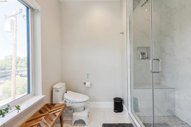 Image 31 of 43 For 2640 Jones Rd  A