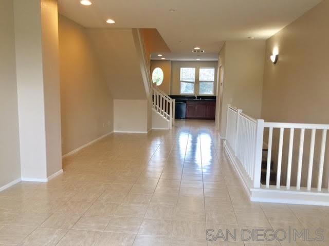 1386 Dandelion Way, San Marcos CA: https://media.crmls.org/mediaz/64517080-00e4-44a1-bd60-11aecf5218e0.jpg