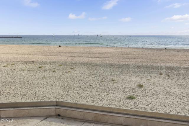 3629 Ocean Drive, Oxnard CA: https://media.crmls.org/mediaz/64517268-2835-4669-861e-cb38f7a00630.jpg