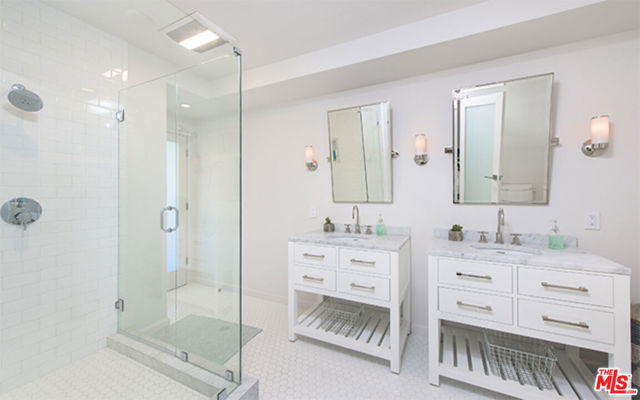 28028 SEA LANE Drive, Malibu CA: https://media.crmls.org/mediaz/6451ce0e-d3db-4323-a8d2-43f3e5ce4693.jpg