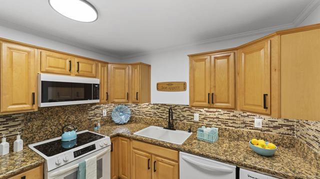 2517 Navarra Drive, Carlsbad CA: https://media.crmls.org/mediaz/6451e860-265a-41b4-b852-b3ef52812aad.jpg