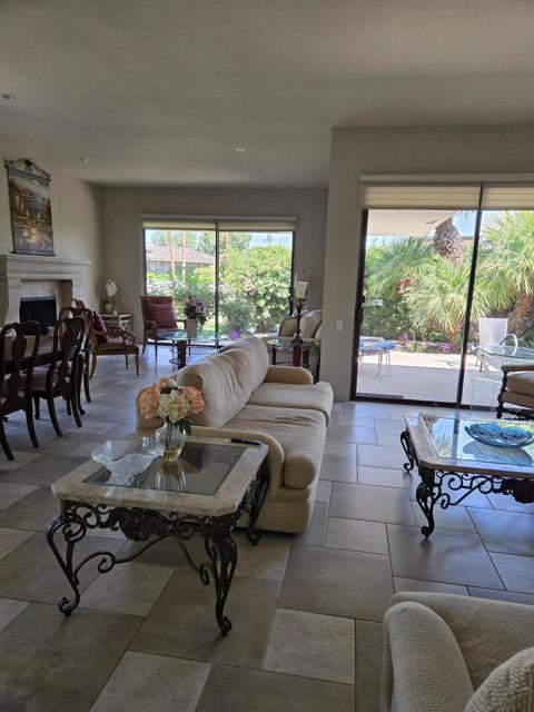 31 Stanford Drive, Rancho Mirage CA: https://media.crmls.org/mediaz/6452226d-d205-4049-86e8-ad5f257bbd33.jpg