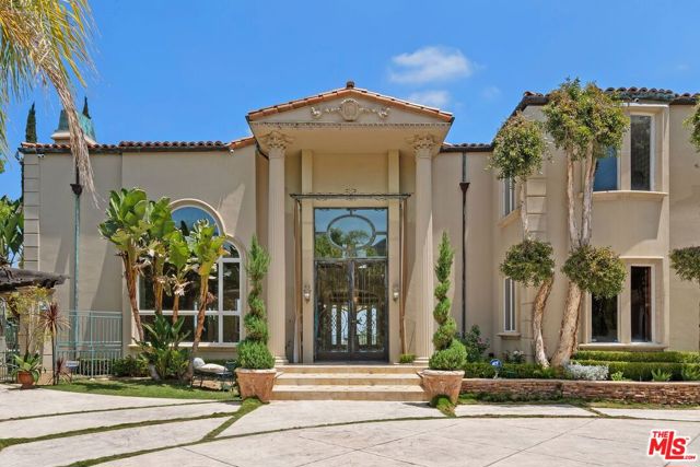 16980 Escalon Drive, Encino CA: https://media.crmls.org/mediaz/64526d0d-38f7-4c64-b06e-5e53923c049f.jpg