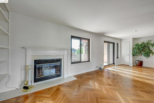 805 Red Leaf Court, San Francisco CA: https://media.crmls.org/mediaz/6452b3e2-0769-4e34-807f-daa322cec84a.jpg