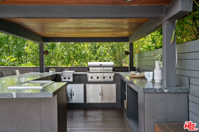 8021 Floral Avenue, Los Angeles CA: https://media.crmls.org/mediaz/6453616d-1ddc-4e73-a2c4-2c73a3e1815d.jpg