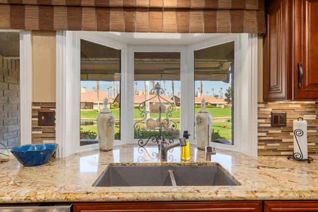 40 Joya Drive, Palm Desert CA: https://media.crmls.org/mediaz/645378a8-1811-4c1c-823b-f086366def74.jpg