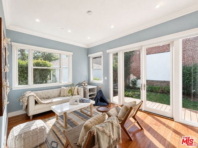 713 Bay Street photo 8