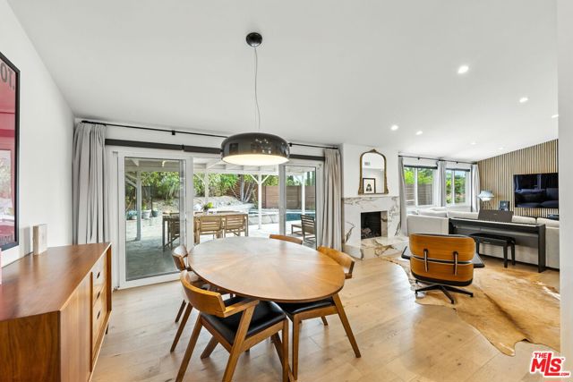 20835 Tiara Street, Woodland Hills CA: https://media.crmls.org/mediaz/645437bc-ec6f-4500-a69e-197f755ce190.jpg